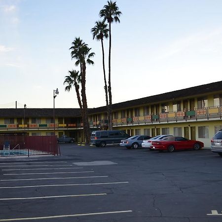 Tropics Motor Hotel Indio Exterior photo