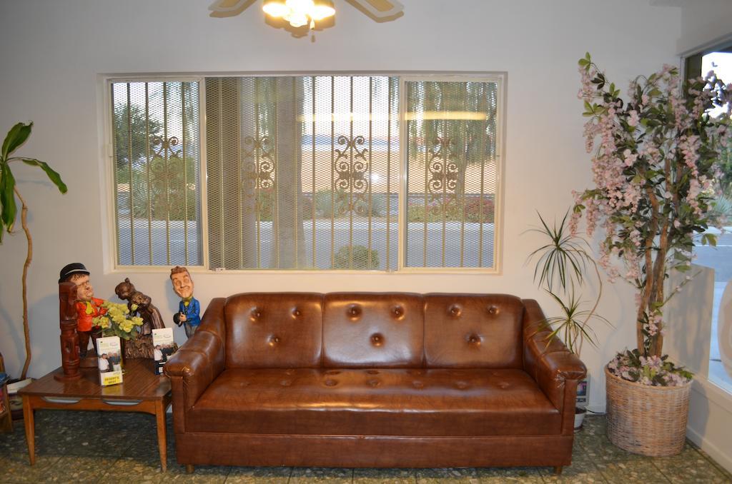 Tropics Motor Hotel Indio Exterior photo